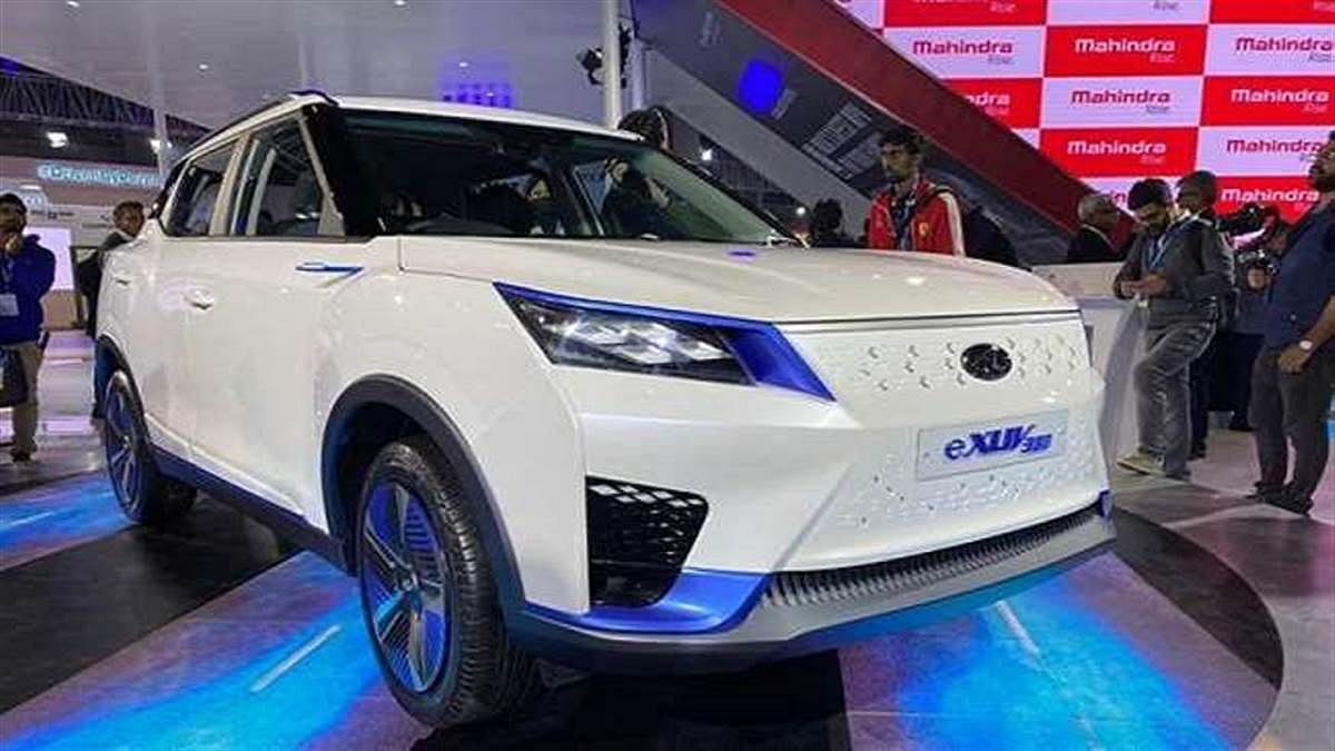 Mahindra xuv300 ev deals price