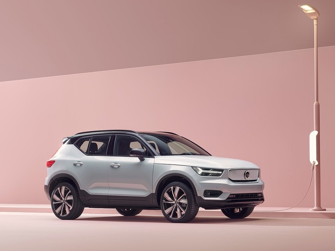 Volvo XC40 Recharge Front Three Quarter