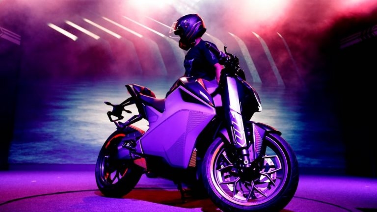 Image showcasing Orxa Mantis vs Ultraviolette F77 Mach 2 , variants, colors and full ...