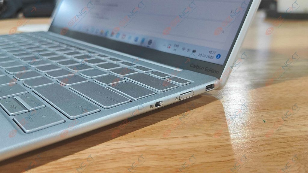 Lenovo Yoga Slim 7 Carbon Side