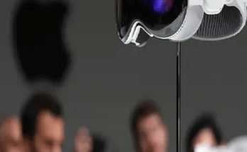 Apple Vision Pro Mixed Reality Headset