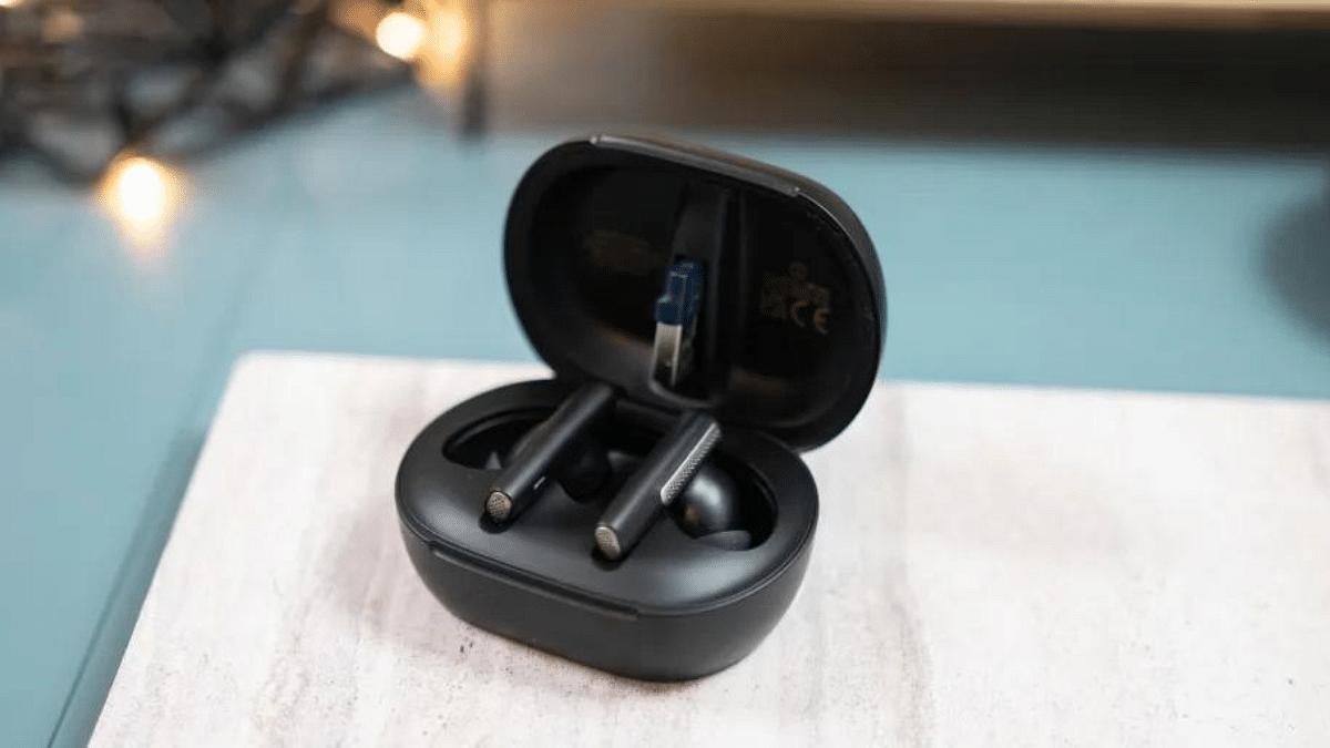 HP Poly Voyager Free 60 UC TWS Earbuds