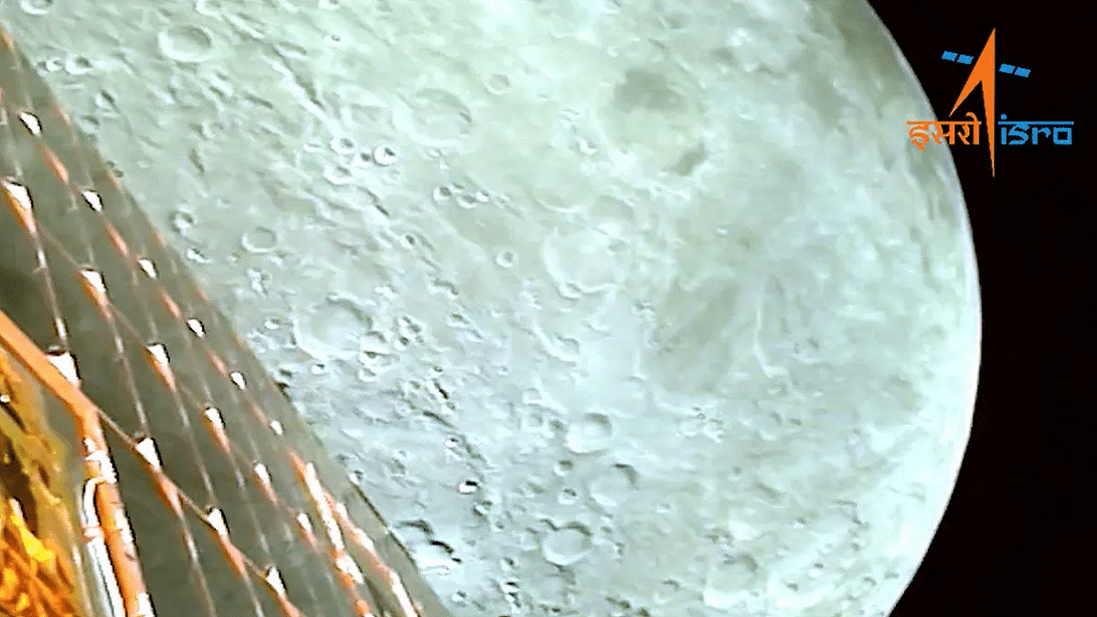 chandrayaan 3 first moon image