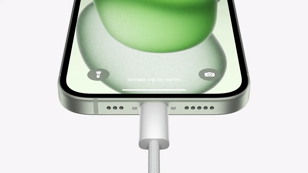 iPhone 15 charging