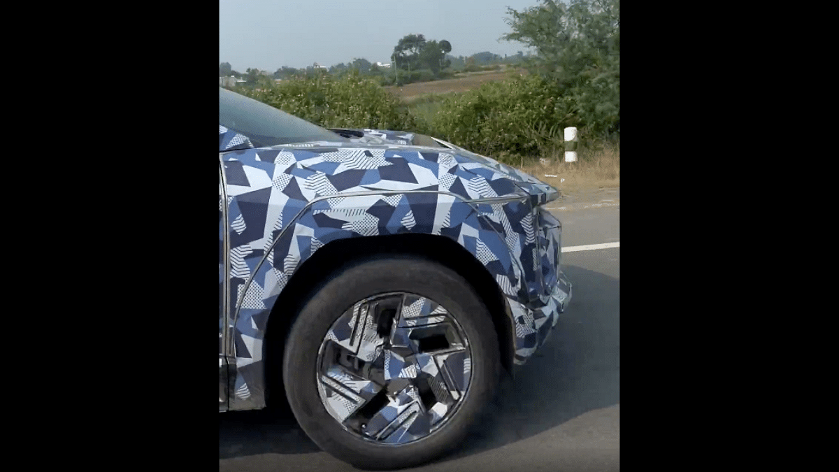 Mahindra BE 6E Real-Life Spy Shots Emerge: Flush-Fitted Door Handles ...