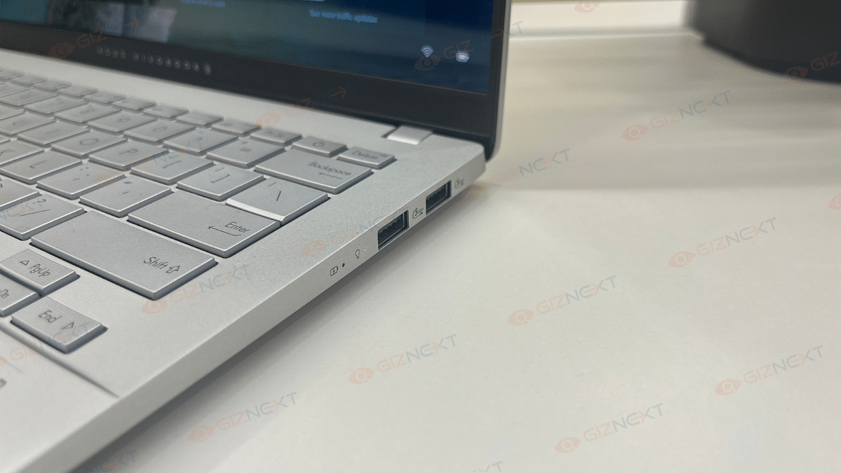 Asus Vivobook S 14 Right Ports